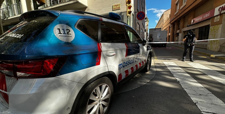 Una patrulla dels Mossos talla l'accés al carrer Antoni Cusidó | RàdioSabadell
