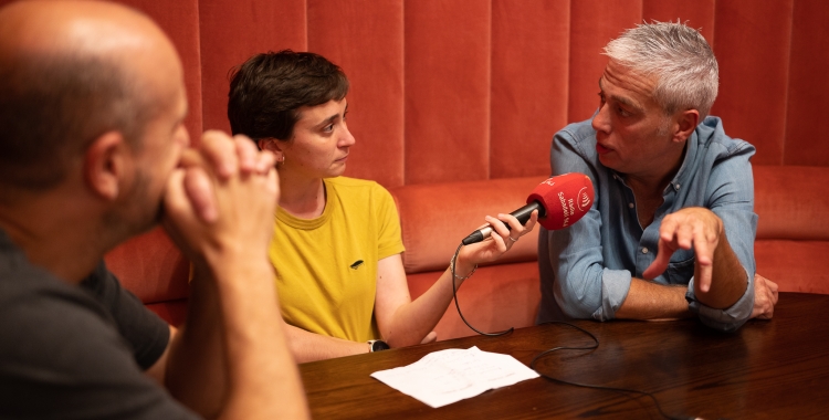 Albert Om i Joan Maria Pou sent entrevistats al restaurant JOK de Barcelona