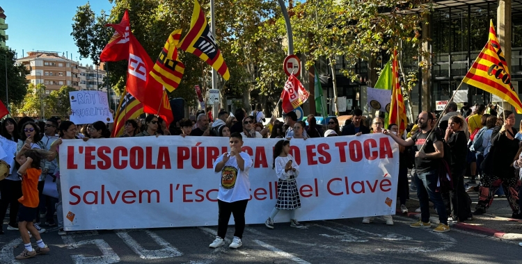 Els manifestants tallant la Gran Via