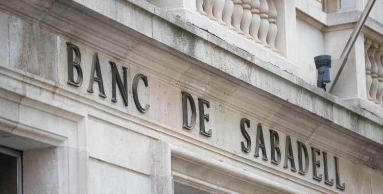 Edifici del Banc Sabadell de la plaça Sant Roc