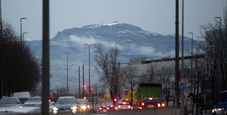 La Mola nevada en una imatge d'arxiu