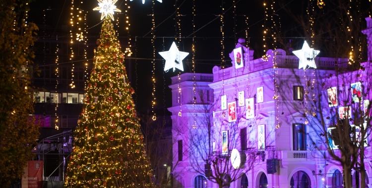 El Passeig i l'Ajuntament guarnits de Nadal