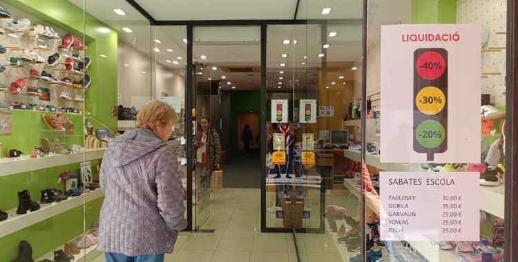 Una clienta a Torras Kids | RàdioSabadell