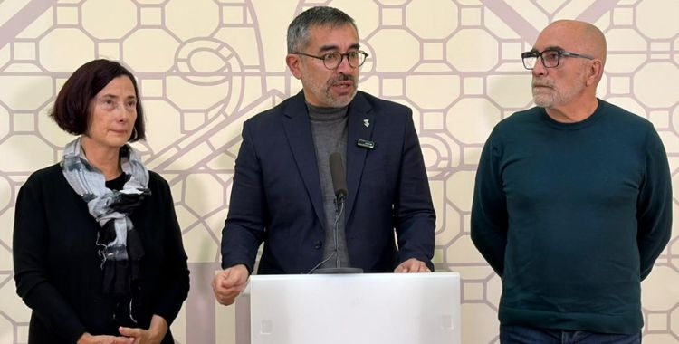 Gabriel Fernández i representants de Gent de la Sabadell | Mireia Sans