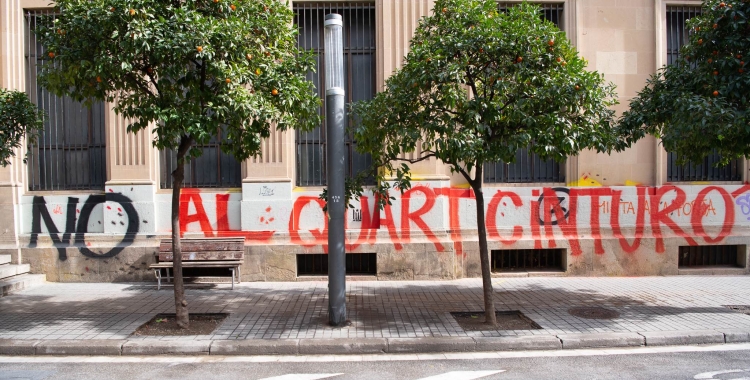 Pintada contra el Quart Cinturó a Sabadell
