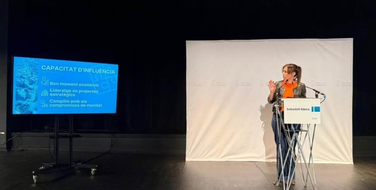 Marta Farrés durant la roda de premsa d'aquest matí