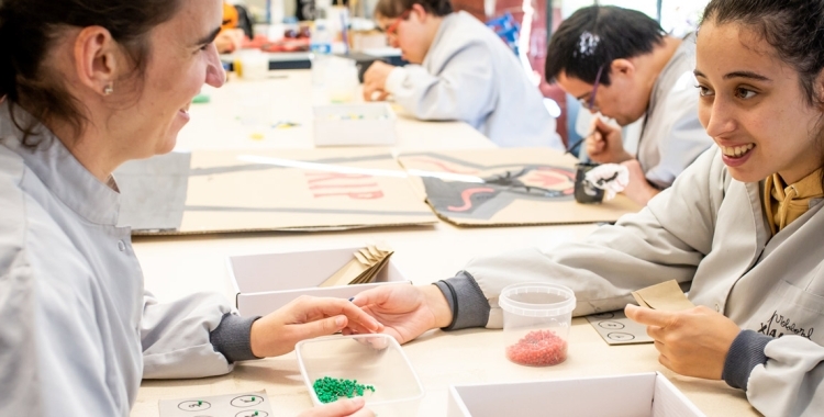 Dues usuàries de centre ocupacional de Xalest | Cedida