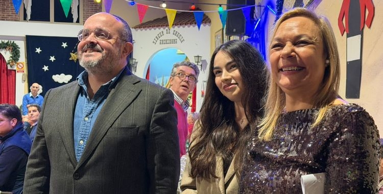 Alejandro Fernández, Cuca Santos i Jimena Vallejos durant l'acte d'aquest migdia | Mireia Sans