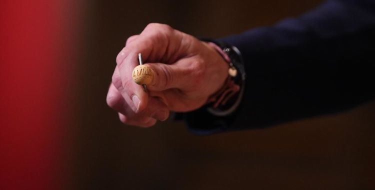 La bola de la Grossa abans de posar-la al bombo | ACN