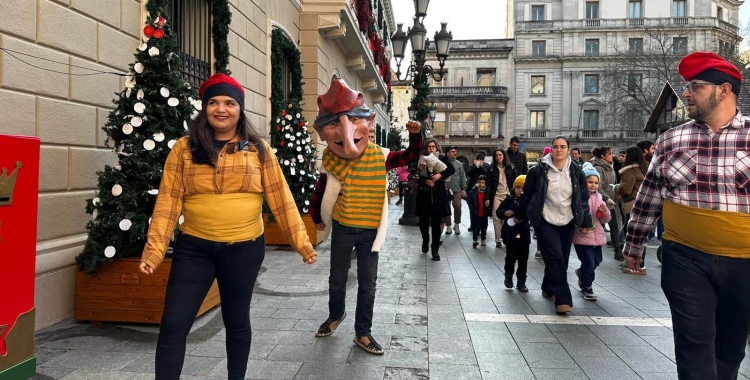 L'Home dels Nassos sortint de l'Ajuntament de Sabadell | Helena Molist (RàdioSabadell)