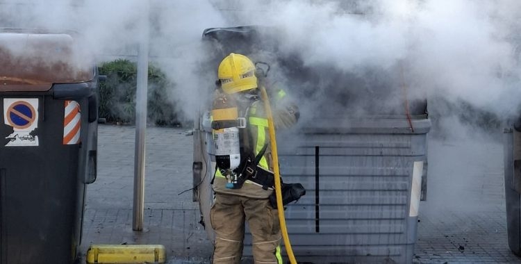 Les flames han afectat un contenidor | Cedida