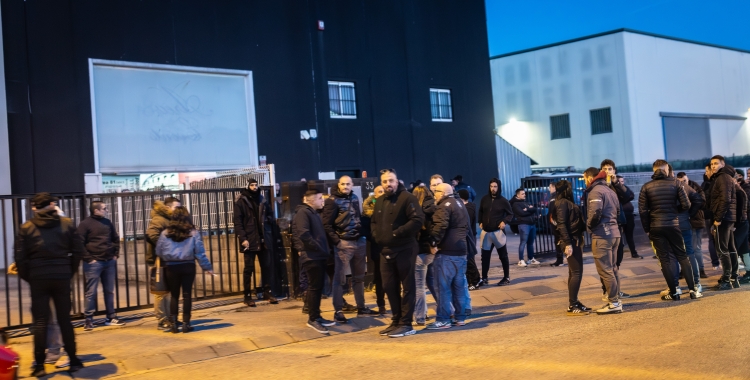 Membres del col·lectiu Núcleo Nacional a l'acte de Sentmenat | Jordi Borràs (ACN)