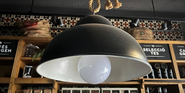 Un establiment sense llum | Adrián Arroyo