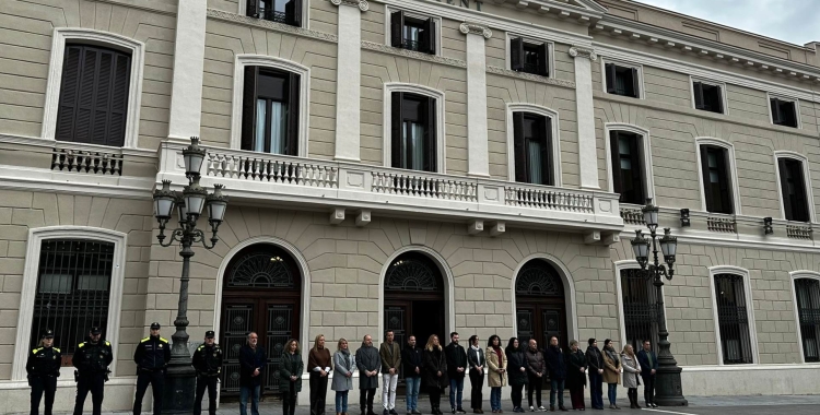 El minut de silenci a la plaça Sant Roc
