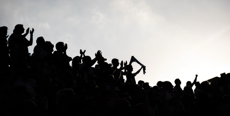 El sector visitant del camp de l'Ibiza quedarà petit per a la quantitat d'arlequinat que hi aniran | Roger Benet