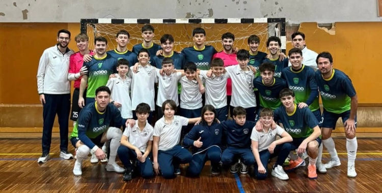 Foto de família abans del partit davant el Caldes| FS Pia