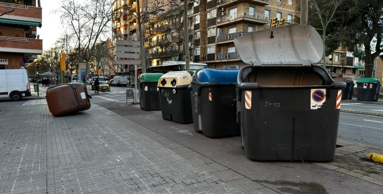 Contenidors desplaçats durant la ventada de dijous passat 