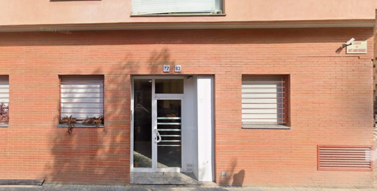 Façana del bloc on hi ha previst el desallotjament per part de la Sareb | Google Street View