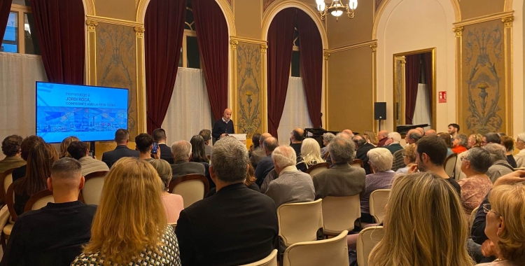 El Saló del Teatre Principal ha acollit l'acte d'homenatge a Jordi Roca
