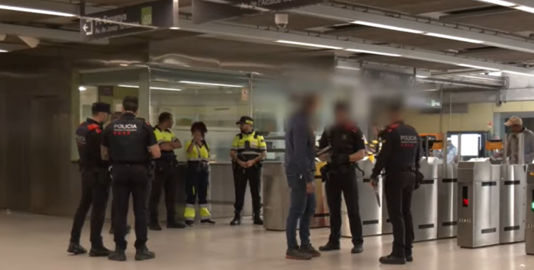 Actuació de la policia en una estació de tren