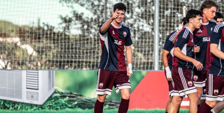 De Juana celebrant el momentani 0-1 al Municipal Vallmorena | Fotoball.BCN (Mercantil)