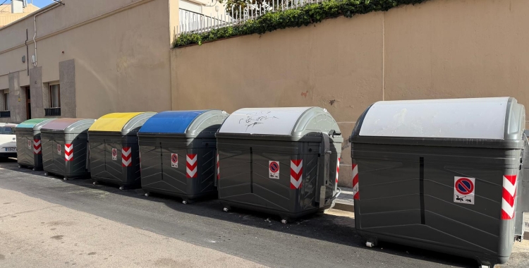 Els nous contenidors metàl·lics al carrer Josep Renom | Mireia Sans (RàdioSabadell)
