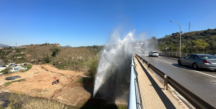 La columna d'aigua al Pont de la Salut