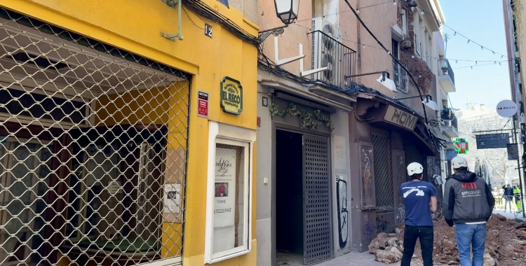 L'esfondrament de Ca l'Homedes ha aturat part de l'activitat comercial del carrer