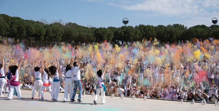 Moment del 'Holi' al Parc Catalunya