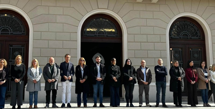 Els representants polítics durant el minut de silenci | Helena Molist (RàdioSabadell)