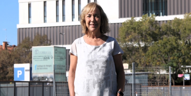 Bella, amb l'Hospital de Sabadell de fons | Parc Taulí