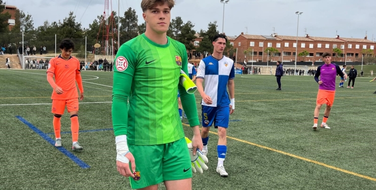 Iker Rodríguez amb el central arlequinat Marc Garcia de fons | Adrián Arroyo