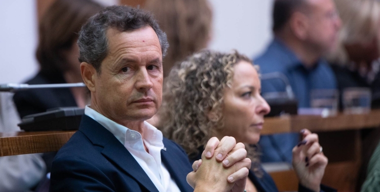 Lluís Matas i Katia Botta durant un ple municipal