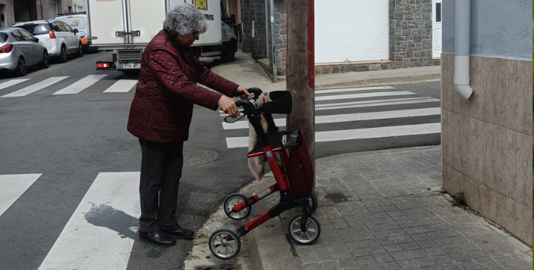 Un dels pals que dificulta la circulació | Cedida