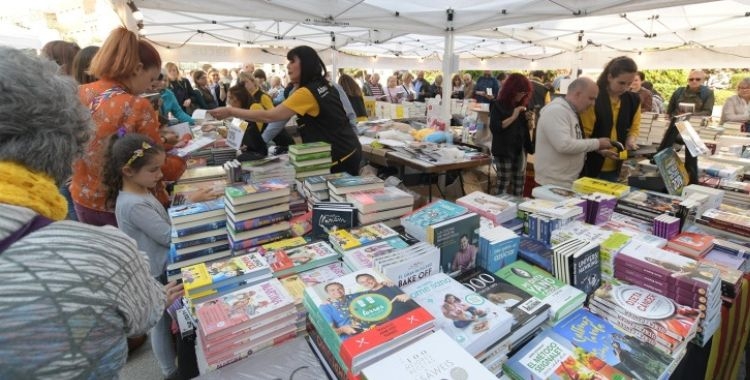 Els llibres i les roses seran els protagonistes de Sant Jordi | Roger Benet