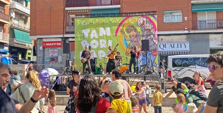 La plaça Benjamín Garcia durant el concert de Xiula