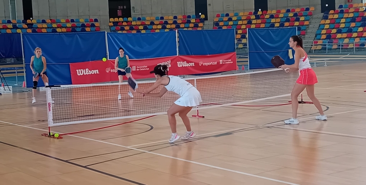 Imatge de la final del dobles femení on Claudia Caymel i Eleana Rodino van sortir campiones