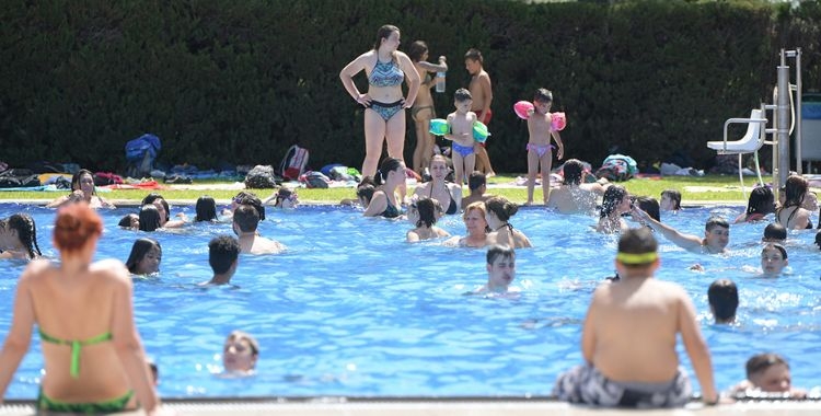 Una piscina municipal | Arxiu