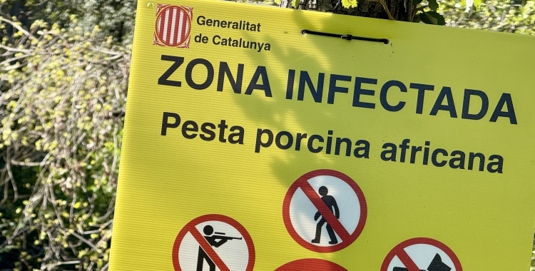 Un dels cartells que marquen la zona restringida | ACN