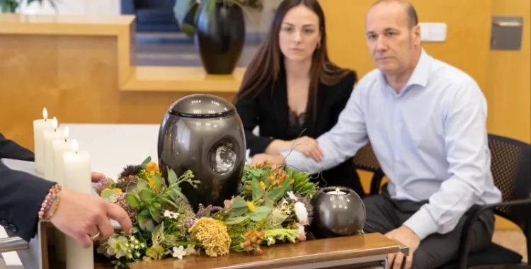 Una urna funerària en primer pla | Funerària Torra