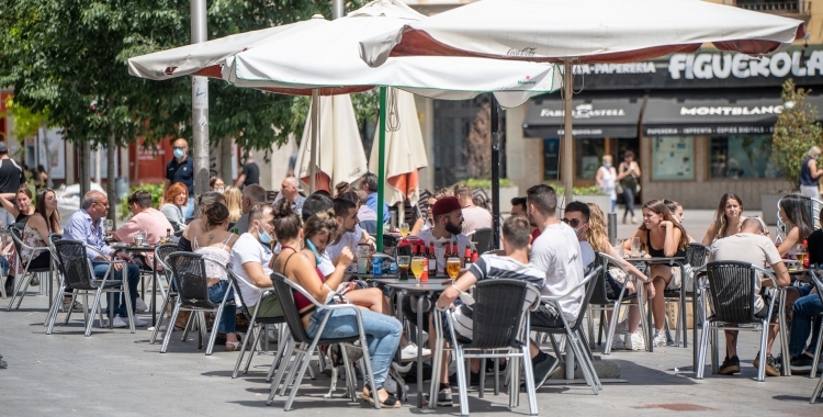 Terrasses al passeig de la Plaça Major