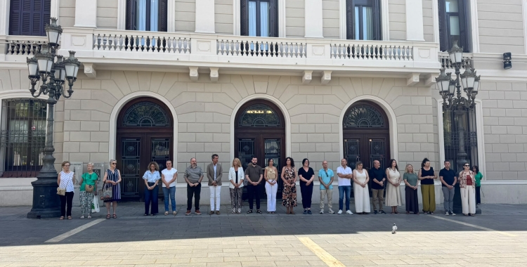 Minut de silenci a la Plaça Sant Roc | Anna Clarà
