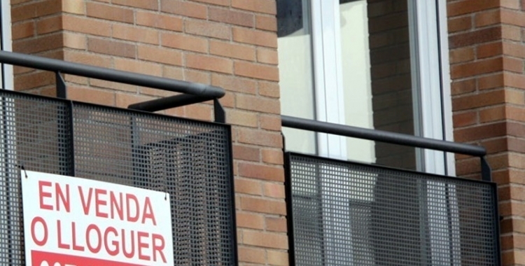 Un cartell de venda o lloguer d'habitatge | Arxiu