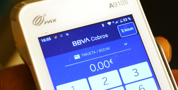 Datàfon d'una botiga, amb la possibilitat de pagar amb Bizum