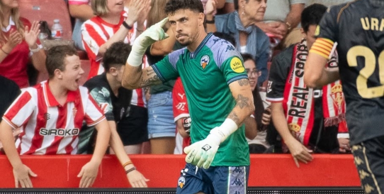 Fuoli en l'estrena d'aquesta temporada al Molinón de Gijón | Roger Benet