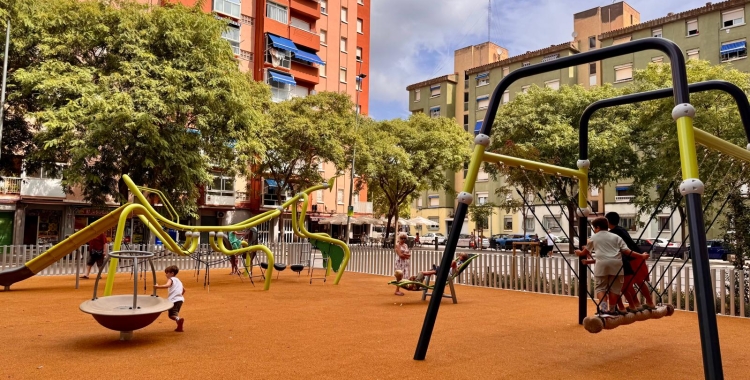 Nova zona de jocs de la plaça Montellà |Cedida