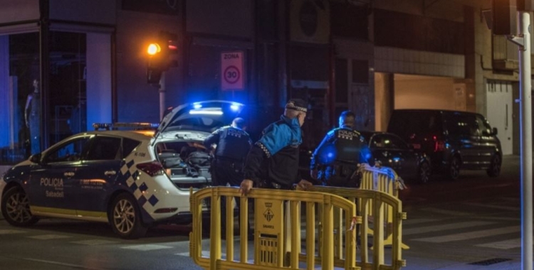 La Policia Municipal en un servei nocturn | Roger Benet