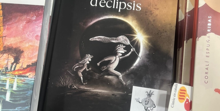 Imatge de la portada del llibre 'El caçador d'eclipsis' | Cedida