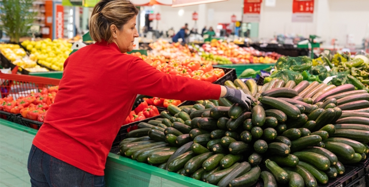 Treballadora al supermercat | Alcampo