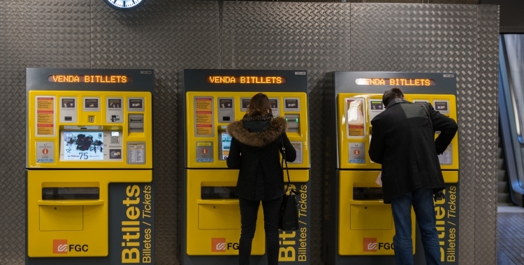 Màquines expenedores de bitllets d'una estació dels FGC a Sabadell | Roger Benet
